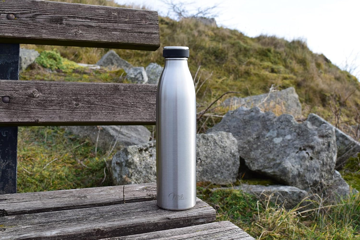 Botella termo de acero inoxidable con cepillo – mantiene frío 24h y calor 12h, libre de BPA e irrompible.
