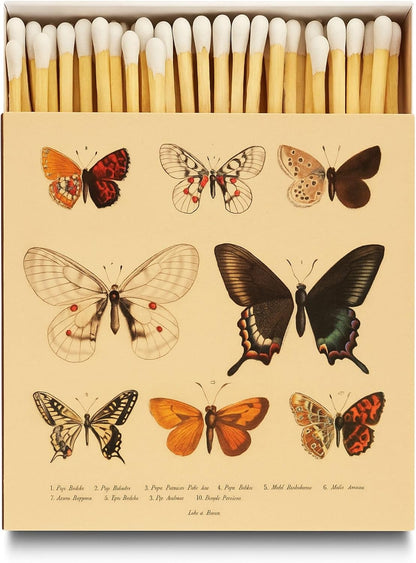 Caja de cerillas largas decorada con mariposas – ideal para encender velas, inciensos y rituales con estilo.
