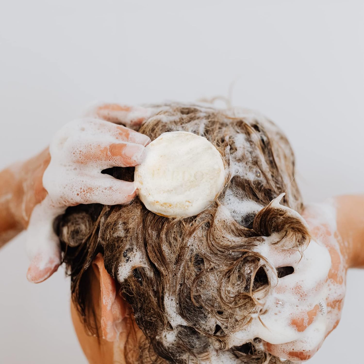 Champú sólido reparador Pardo Natur – cuidado natural, vegano y sostenible para cabellos dañados.
